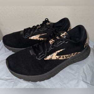 Women’s Brooks 9.5 leopard